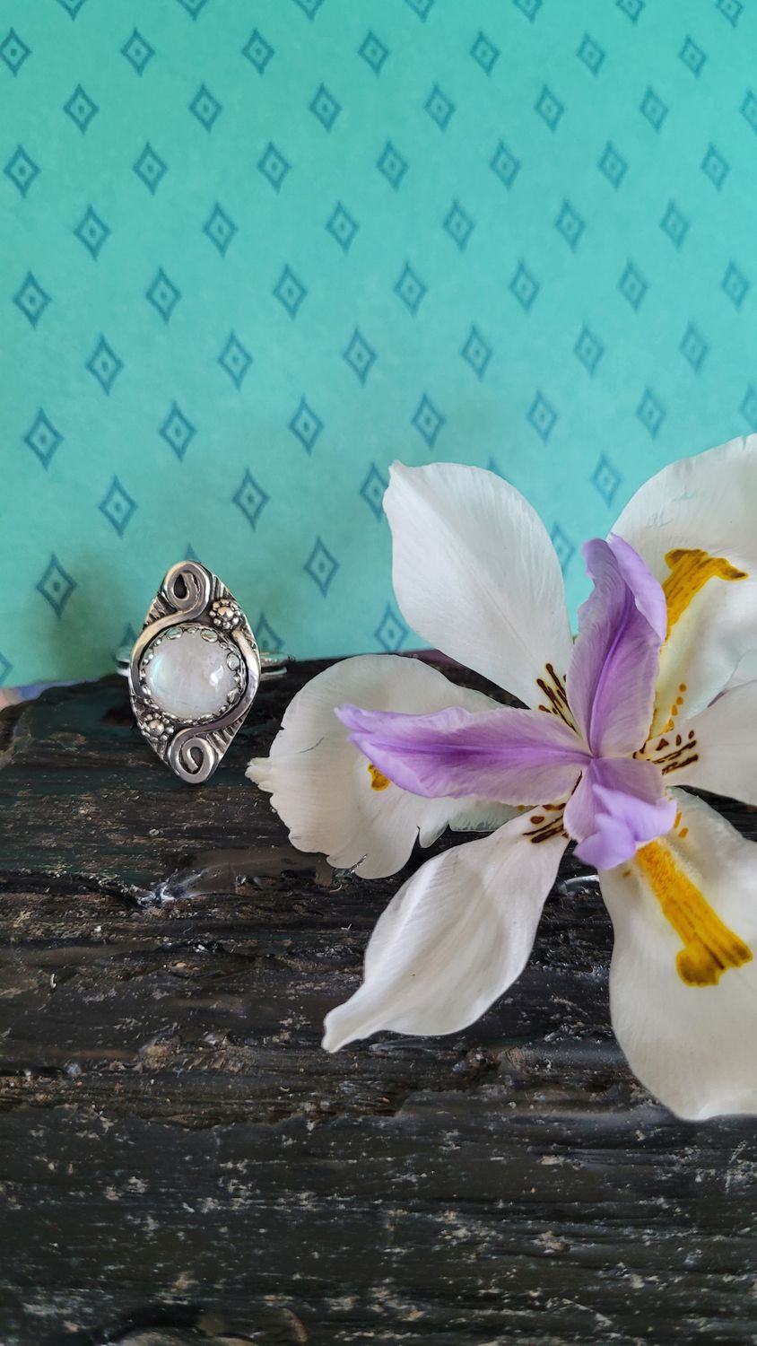 &#39;Ethereal Glow&#39; Sterling Silver and Moonstone Ring