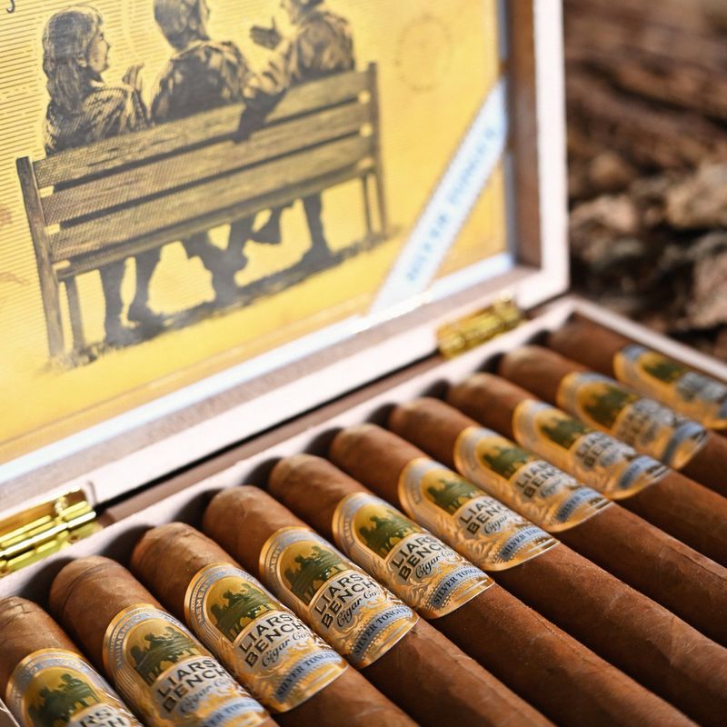 Liar's Bench Cigar Co. "Silver Tongue" (6x54)