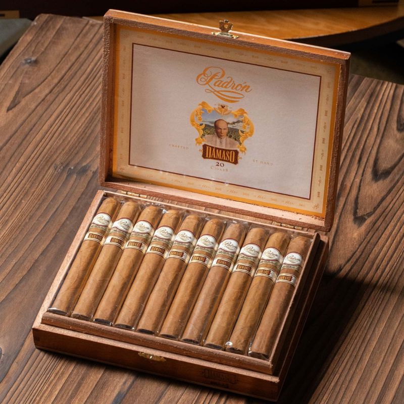 Box of 20 Padrón Dámaso No. 15 (52 x 6)