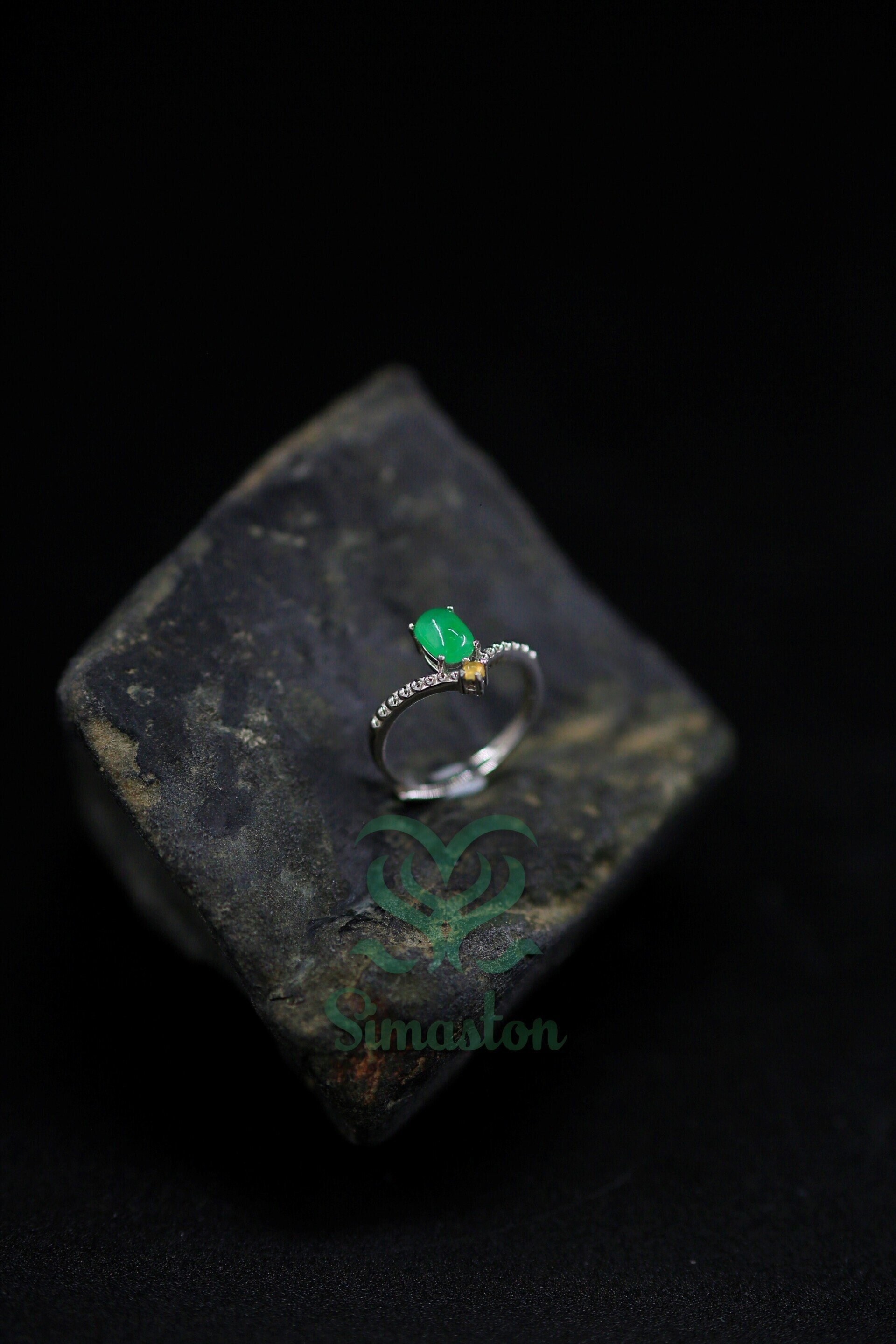 Natural Jadeite (Type A) Green Oval Ring