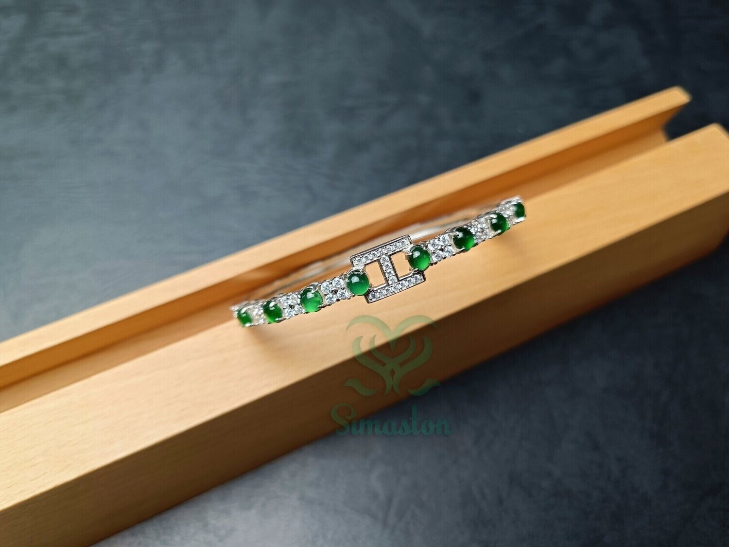 Natural Jadeite (Type A) Green Bracelet