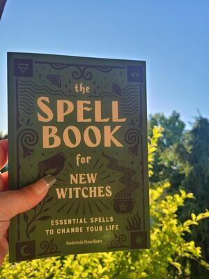 The Spell Book for New Witches: Essential Spells to Change Your Life