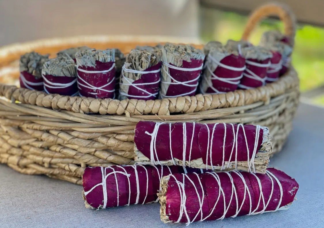 White Sage w/ Dried Red Rose
Petals Smudge Sticks