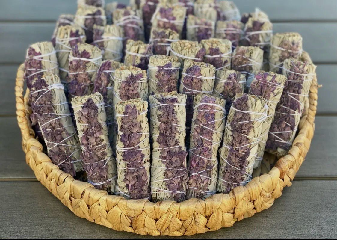 White Sage w/ Lavender Flowers
Smudge Sticks