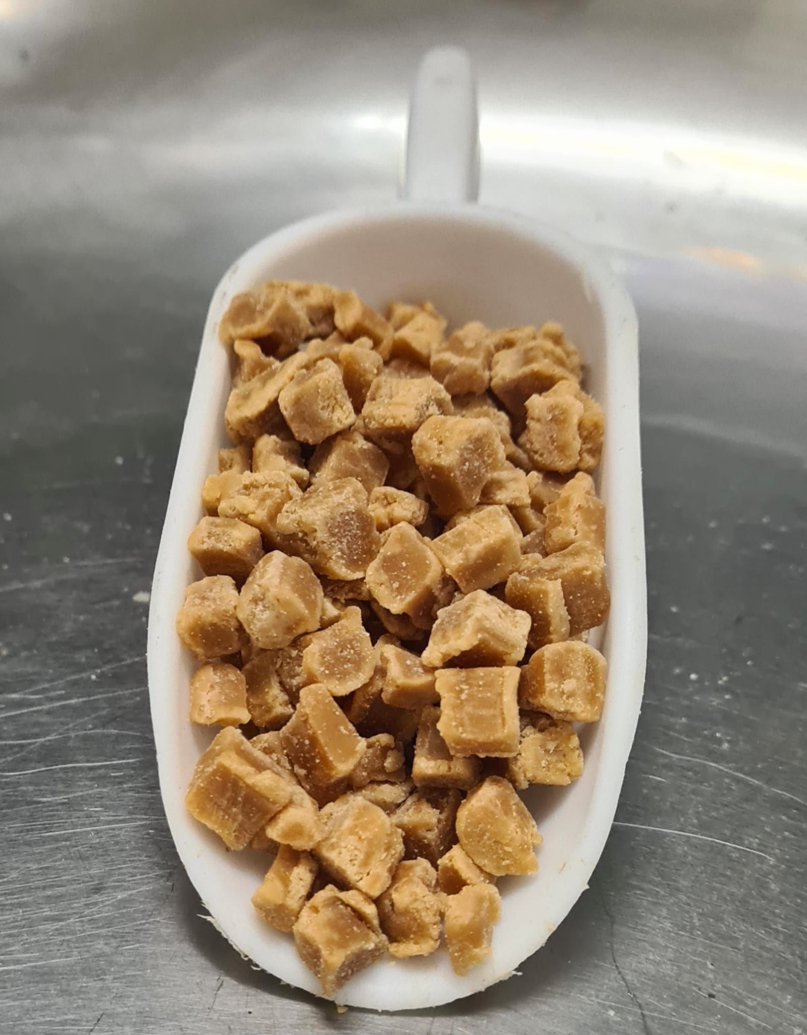 FUDGE CARAMELLO IN GRANULI DA 5 / 7 mm (cubetti di caramello)