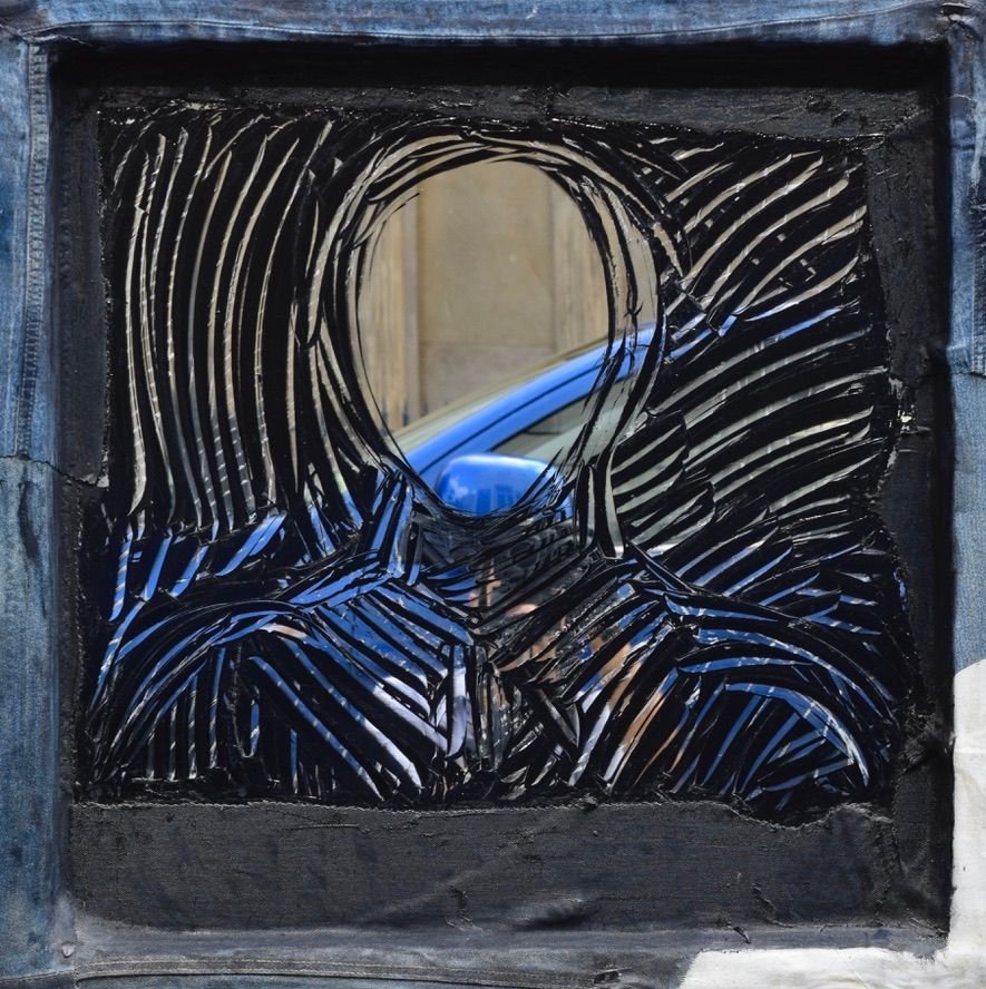 Blak spiegel ,  mirror// Size: ca..70 x 70 x 10 cm