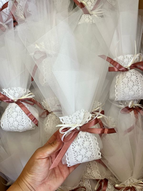 Μπομπονιέρα τούλινη