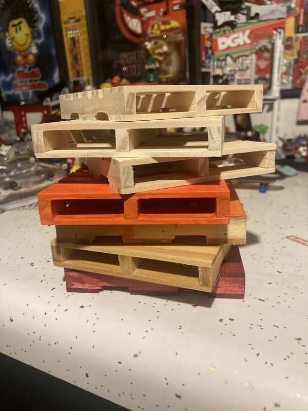 Fingerboard mini wood pallet