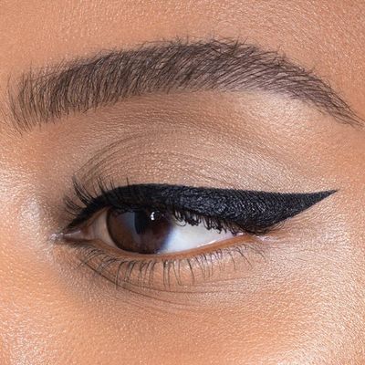 Macro Blade Liquid Liner