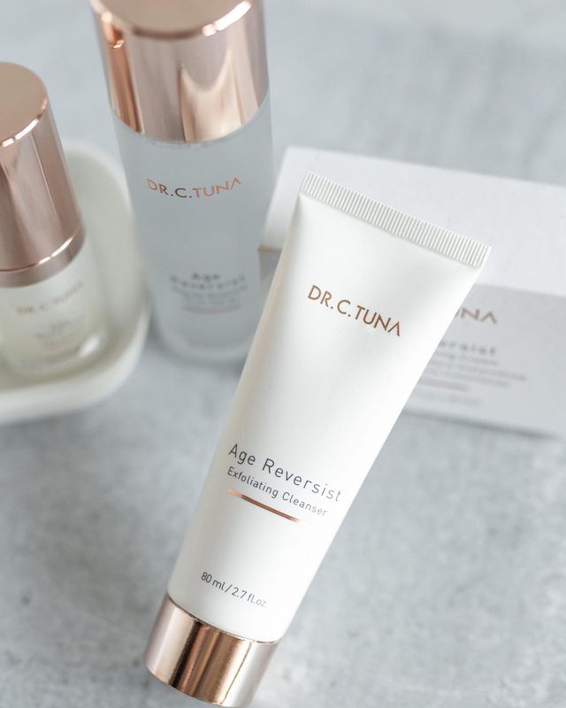 Dr. C. Tuna Age Reversist Exfoliating Cleanser - Farmasi