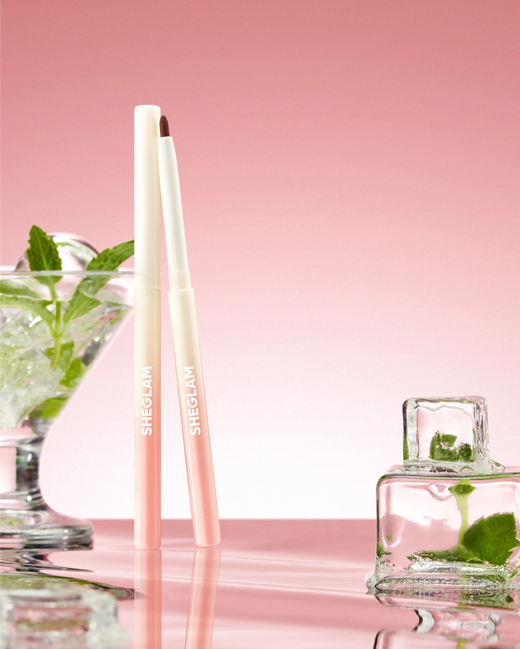 Bold Booster Plumping Lip Liner