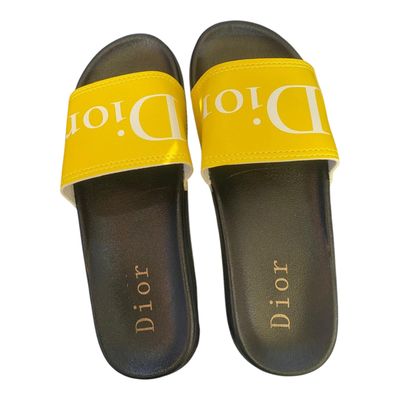 Sandalias Dior con Estilo