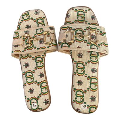Sandalias Beige con Diseño GD