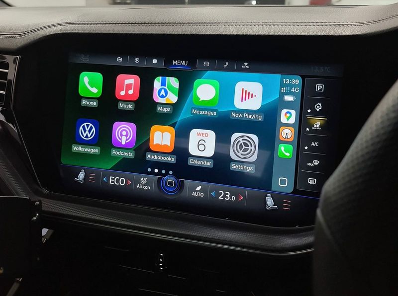 Volkswagen Touareg (2019–2023) – Full-Screen Apple CarPlay Upgrade