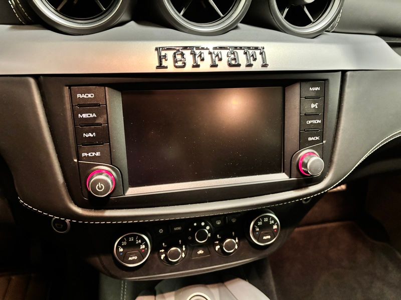 Ferrari California T 2014 – 2018 Factory Audio Integrated Apple CarPlay &amp; Android Auto Upgrade