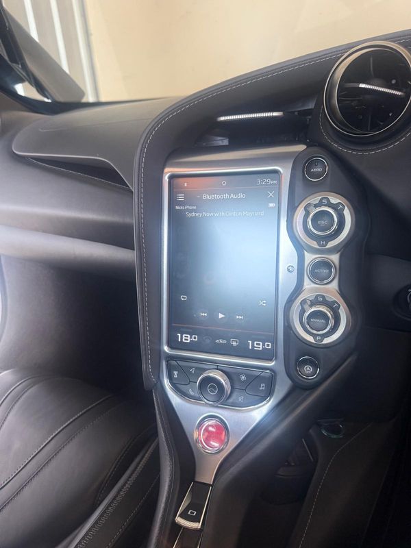 Apple CarPlay &amp; Android Auto Integration for McLaren 720S