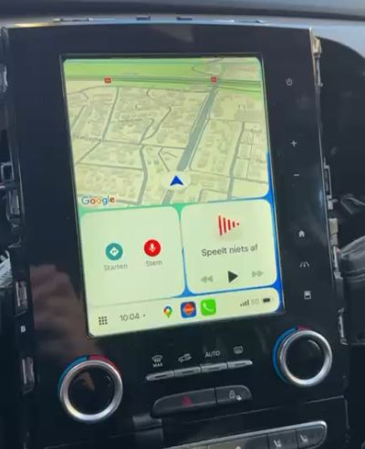 Renault Koleos (2016 to 2017/18 models) with Apple CarPlay and Android Auto integration, designed specifically for vehicles equipped with the 8.7" R-Link II Infotainment system.