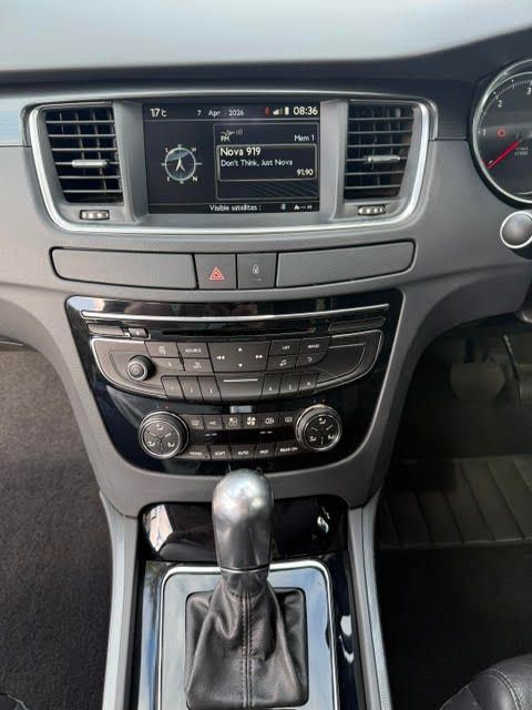 Peugeot 508 Series (2012 to 2017) with Apple CarPlay and Android Auto integration