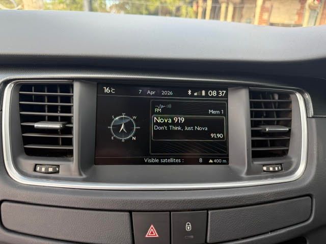 Peugeot 508 Series (2012 to 2017) with Apple CarPlay and Android Auto integration