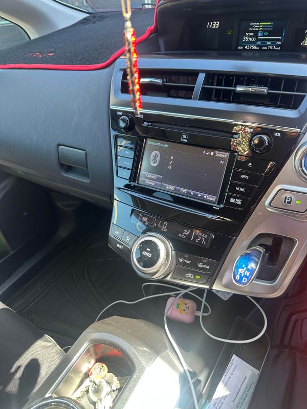 Toyota Prius Gen 3 / Gen 4 (XW30) with seamless Apple CarPlay and Android Auto integration
