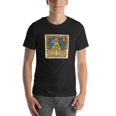 T-shirt: Stay Far Out, Unisex