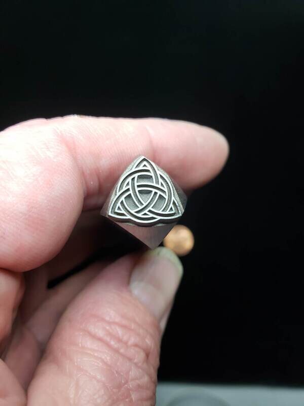 TRIQUETRA CELTIC DOUBLE