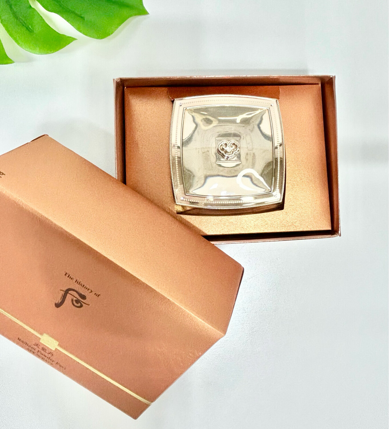 [51105828] The history of Whoo Cheongidan Radiant Powder Pact No.21 I-3-2