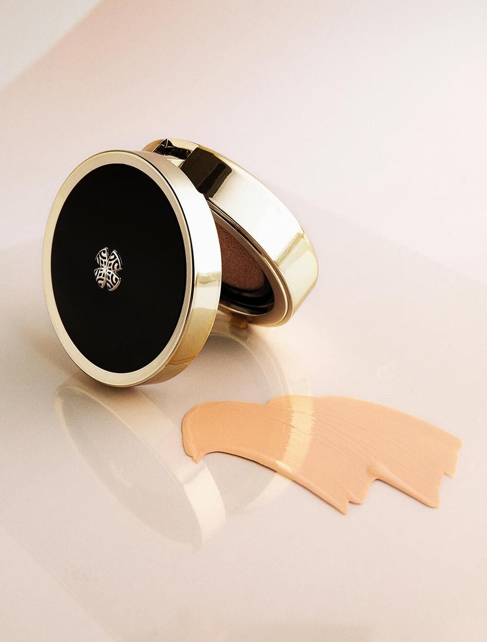 50708786 OHUI Ultimate Cover Cushion Satin Finish SPF 50+/PA+++ No. 02 (Honey Beige)