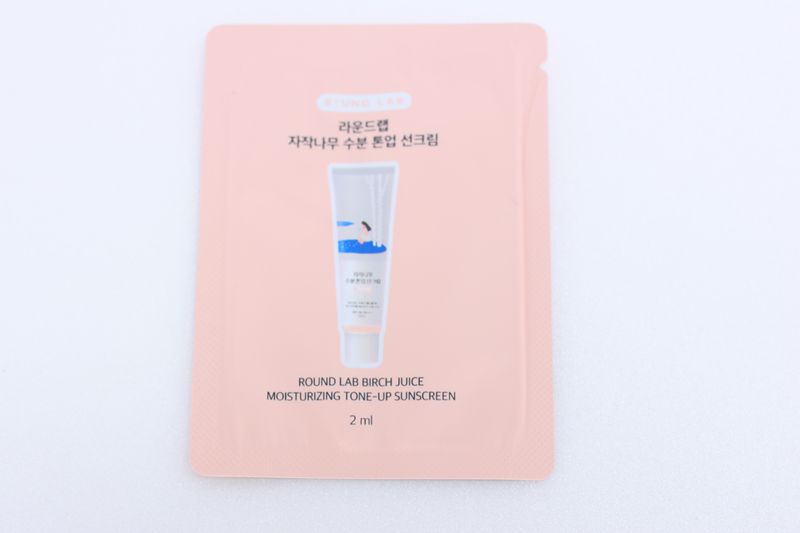 759114 round lab birch moisturizing tone-up sunscreen 2ml sample 100ea