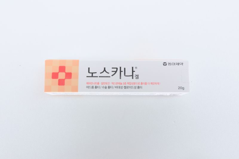Noscarna Gel – гель для заживления шрамов и рубцов, 20 г Эффективное восстановление кожи после повреждений, акне и операций.