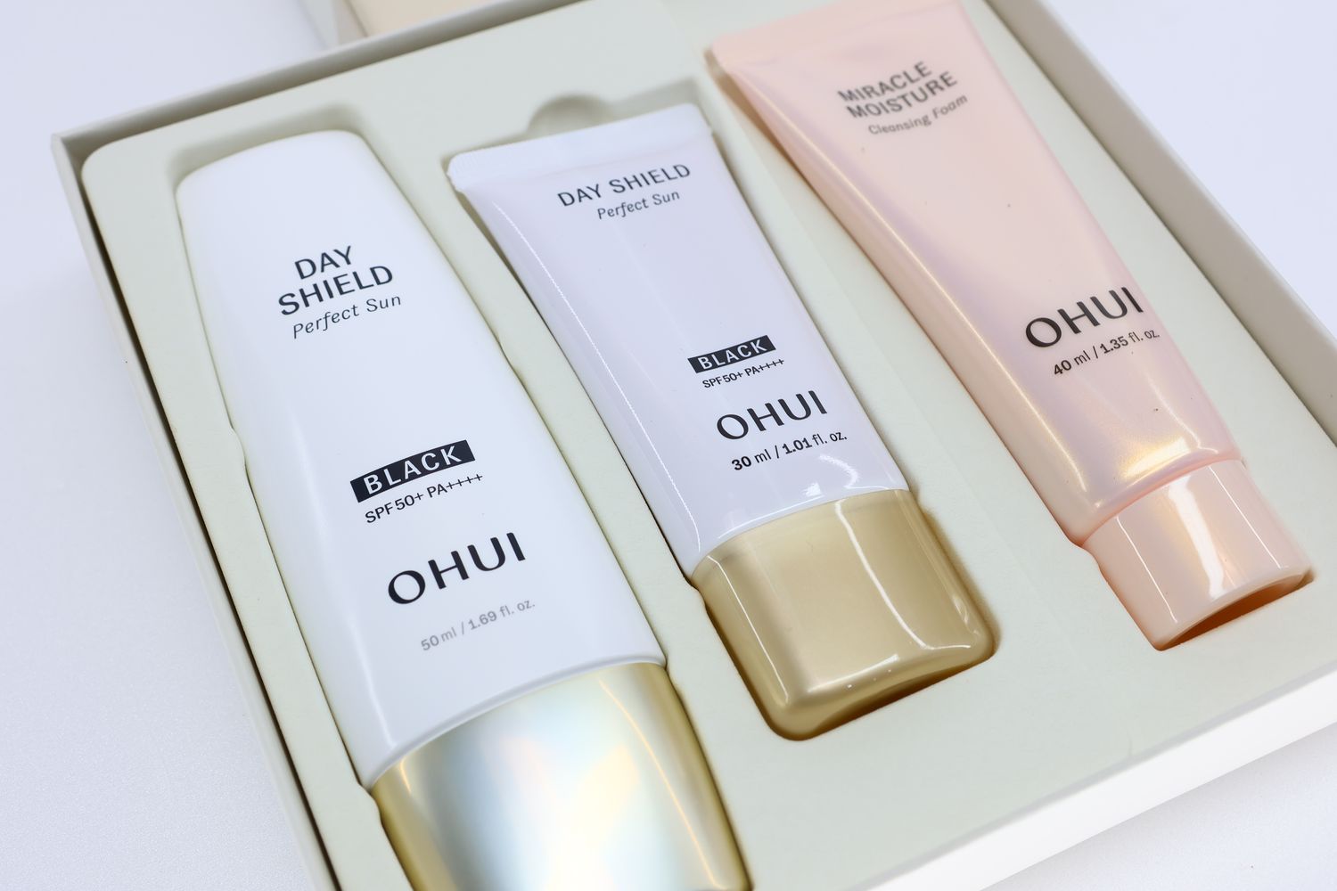 50709831 🛡 OHUI Day Shield Perfect Sun BLACK Special Set Городская броня от солнца и загрязнений.