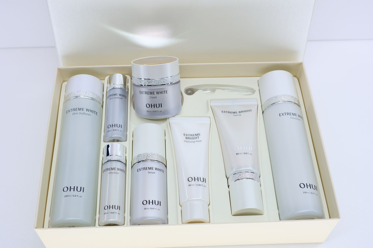 ​  50710249❄️ OHUI Extreme White Special Set Совершенство тона и сияние кожи. Ваша кожа — белоснежное полотно.