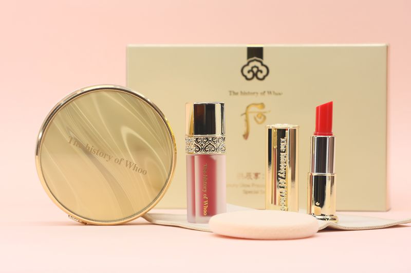 51106610✨ THE HISTORY OF WHOO Luxury Gold Pact Powder Special Set