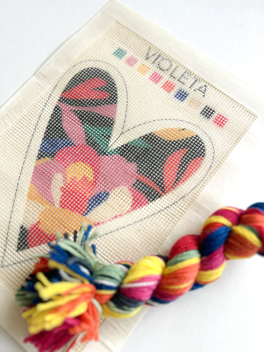 KIT BORDADO PUNTO CRUZ · CORAZÓN CAMELIA
