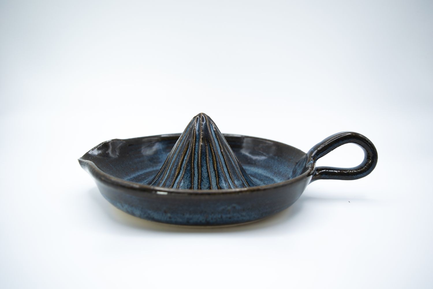 Citrus Juicer in Mariana's Blue