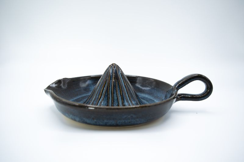 Citrus Juicer in Mariana's Blue