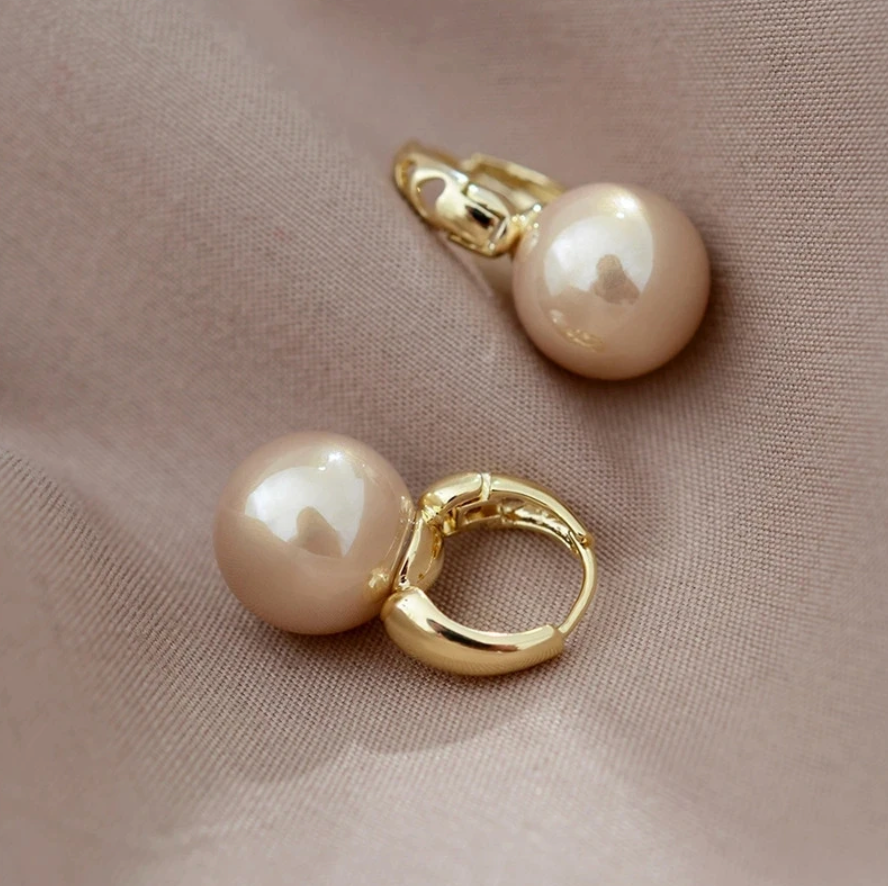 Pearly earring