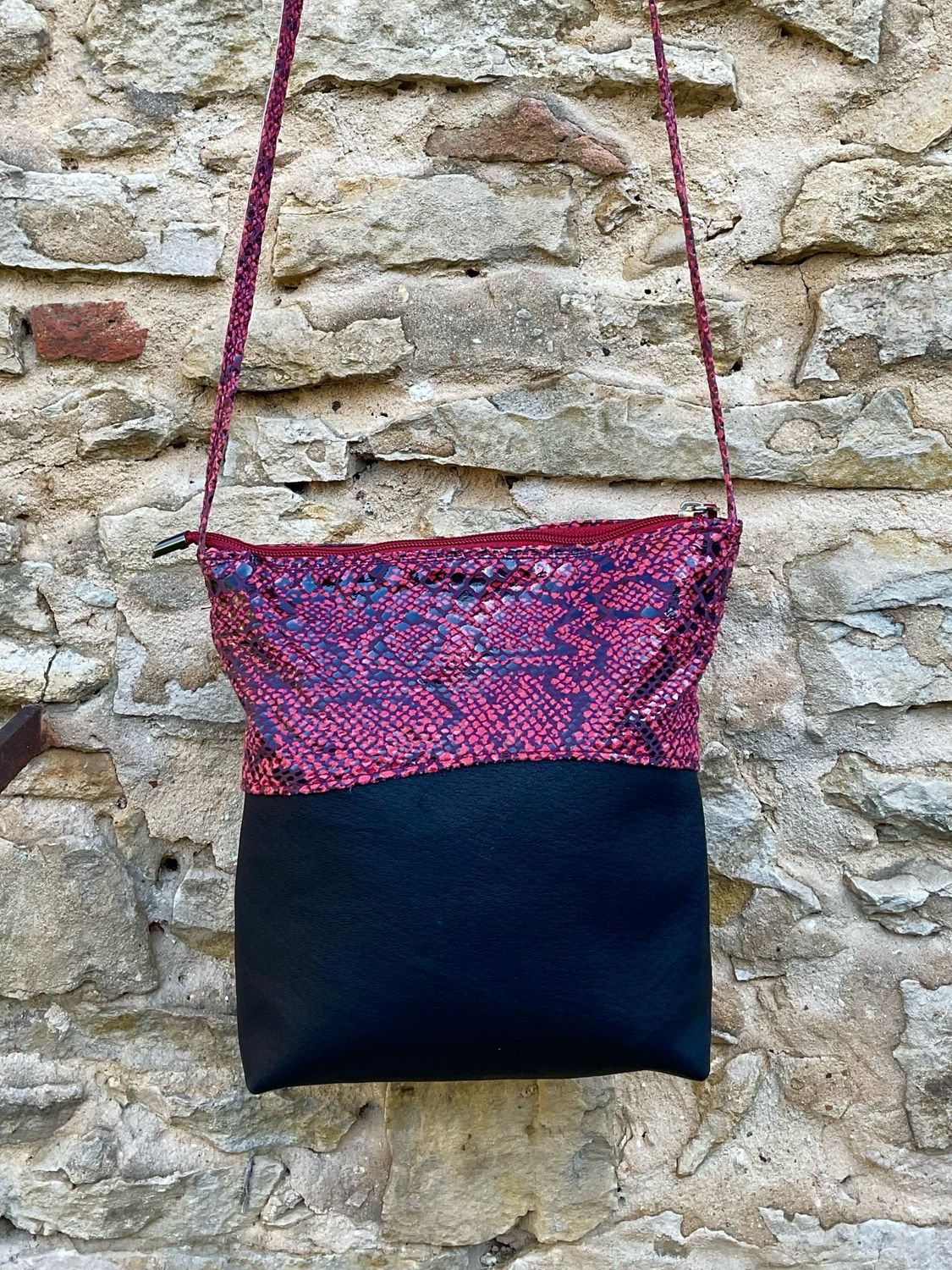 Ledertasche Echtleder Schlangenprint schwarz rot