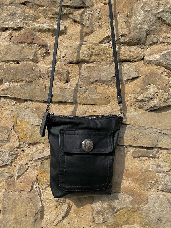 Brustbeutel Handytasche Nappaleder schwarz Brustbeutel Handytasche Nappaleder schwarz