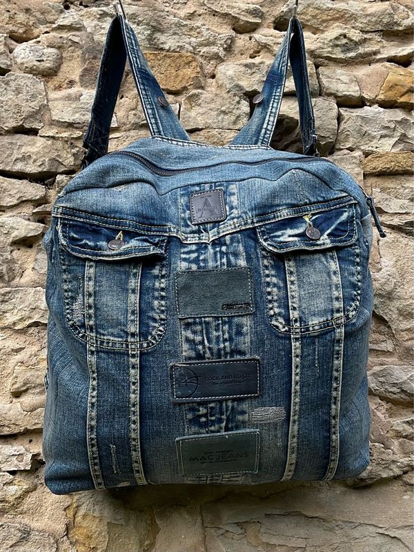 Großer Rucksack aus Jeansjacke