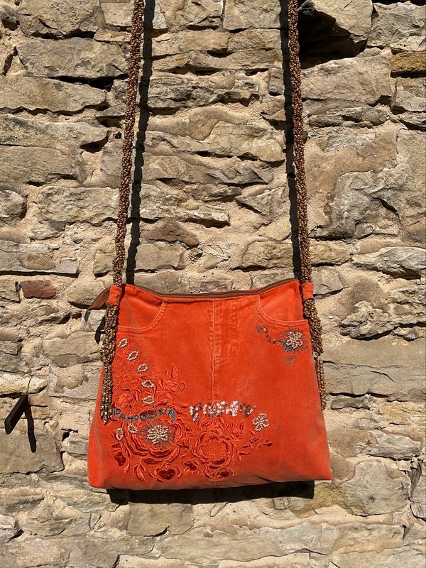 Kordtasche orange mit Holzperlen