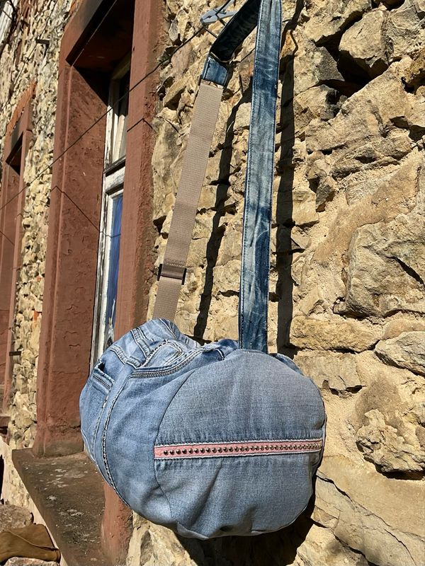 Jeanstasche Zylinder mit Nieten