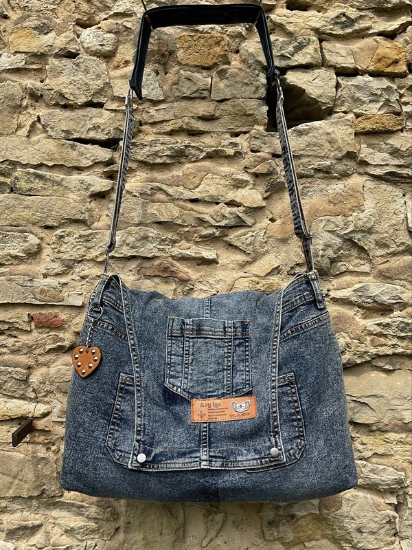 Messenger Bag aus Jeans Latzhose