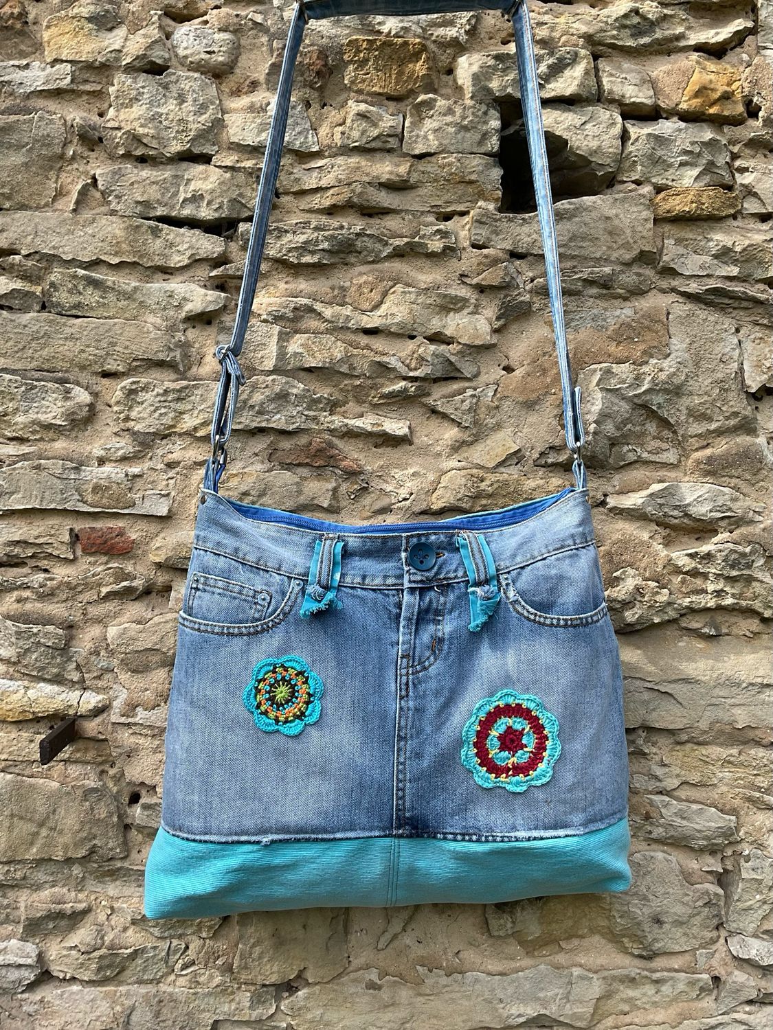 Große Umhängetasche türkis Häkelblumen Große Umhängetasche türkis Häkelblumen