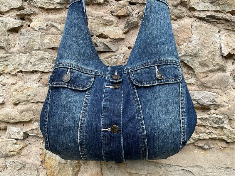 Hobo Bag aus Jeansjacke Schultertasche Hobo Bag aus Jeansjacke Schultertasche