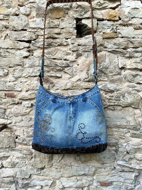 Jeanstasche mit Ledergurt Nieten Strass Jeanstasche mit Ledergurt Nieten Strass