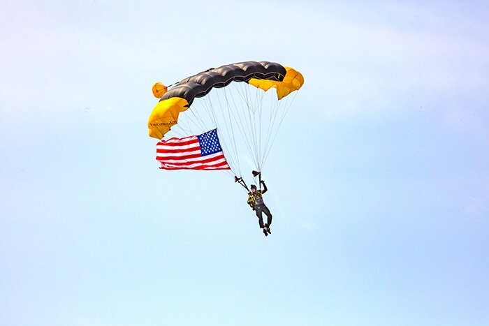Paratroopers at the 2021 Season Opening Game-7588