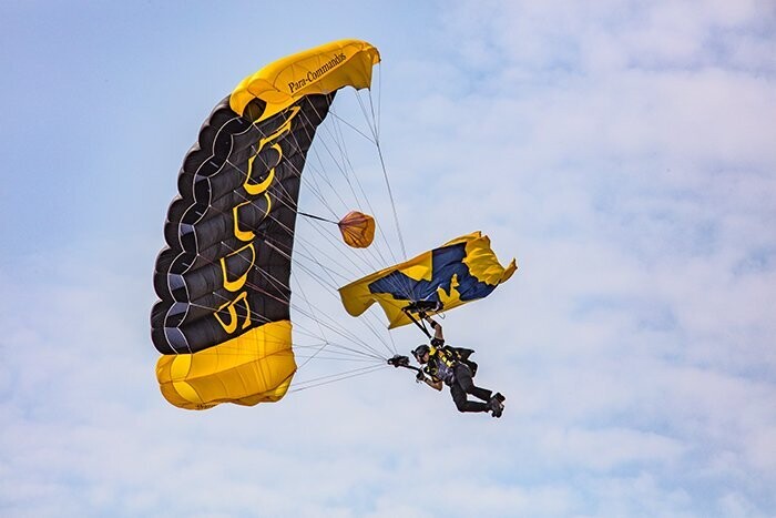 Paratroopers at the 2021 Season Opening Game-7587