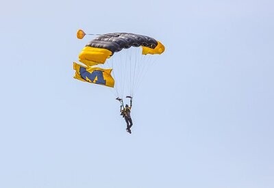 Paratroopers at the 2021 Season Opening Game-7594