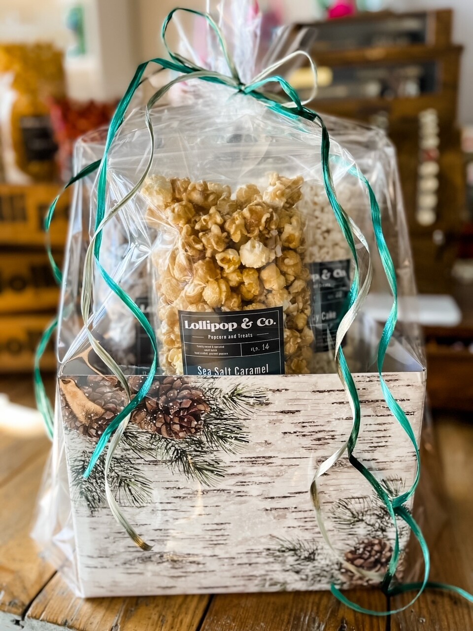 Pine Cone Gift Box w/3Bags Popcorn